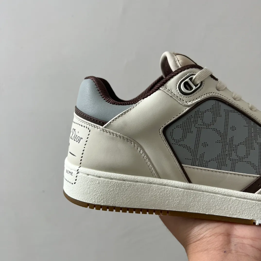 👟👟Ex-factory price 560👟👟 Men's size +10 Dior B27 series ✨2024 upgraded version purchasing agent grade ✨Super🔥sports shoes👫couple shoes. The high version 1:1 adopts oil edge lasting technology, the fabric is imported first-layer cowhide + high-tech fabric, and the inner cowhide + customized lining. TPU original engraved outsole. More than 30 colors of high-soled boots are available. Size: 35-42 for women and 38-46 for men. Bosses are welcome to compare...